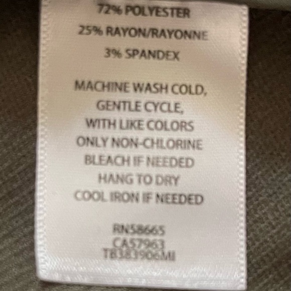 Women’s Blazer w/Stretch. Brand: Treasure & Bond. Olive Green. NWOT Size Large. - Picture 2 of 4